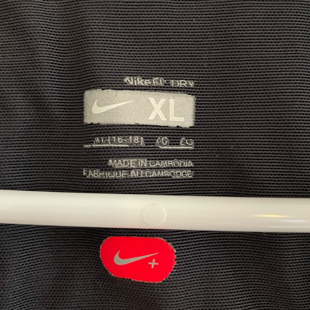 Nike Women's Black Athletic Tank Top with shelf bra XL - Picture 4 of 7